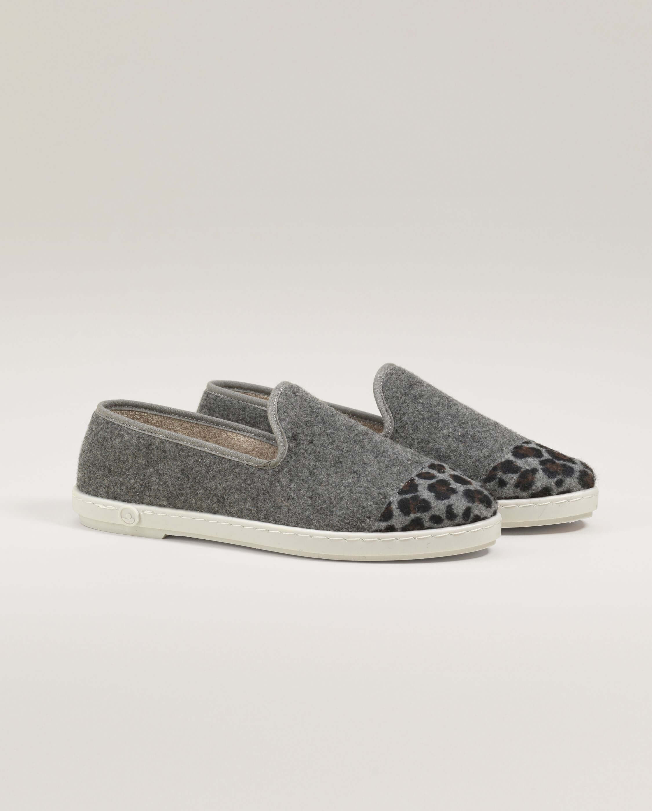 Angarde packshot profile grey leopard wool slipper for women