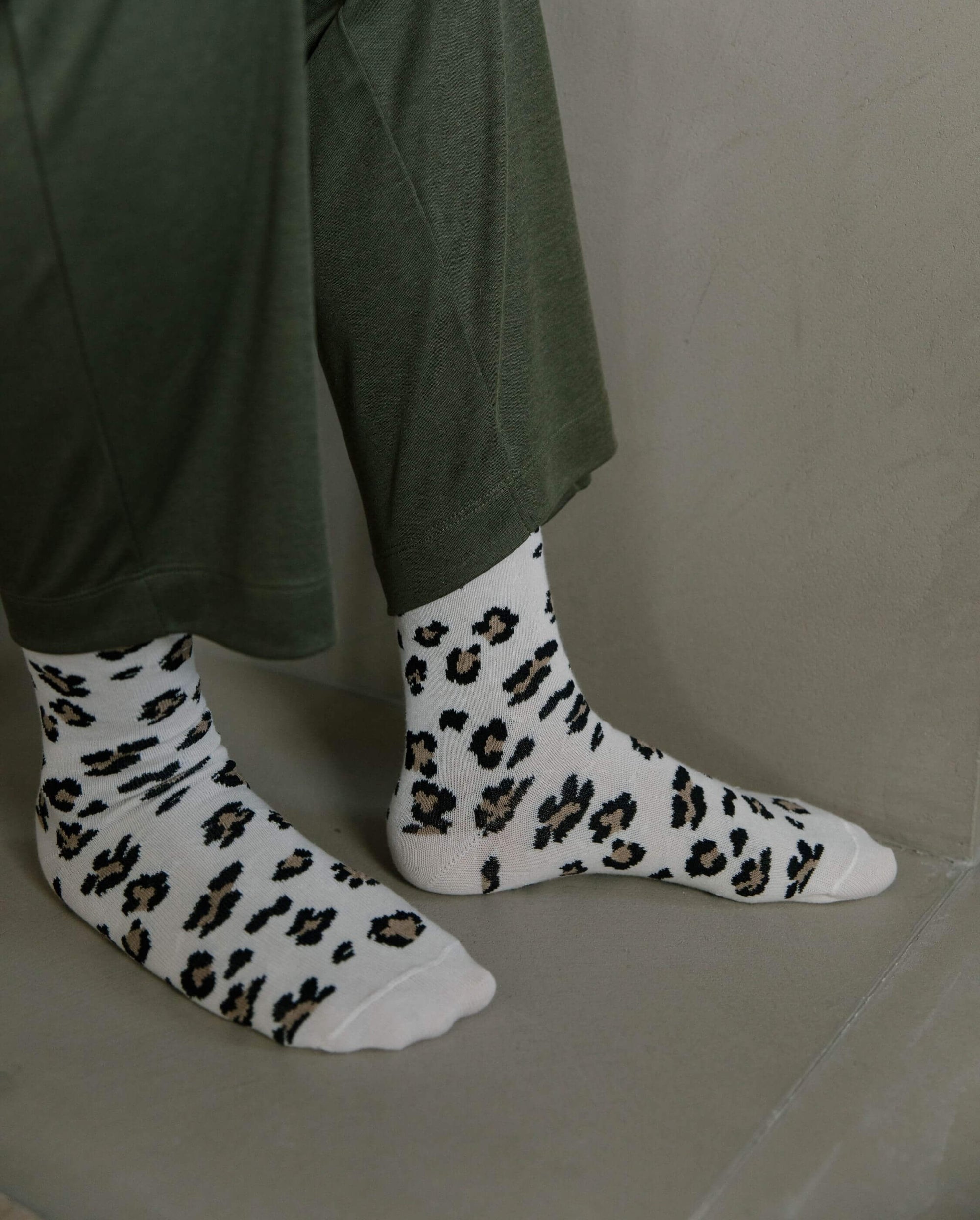 Pack 2 paires chaussettes femme léopard, blanc-bordeaux Angarde close up blanc